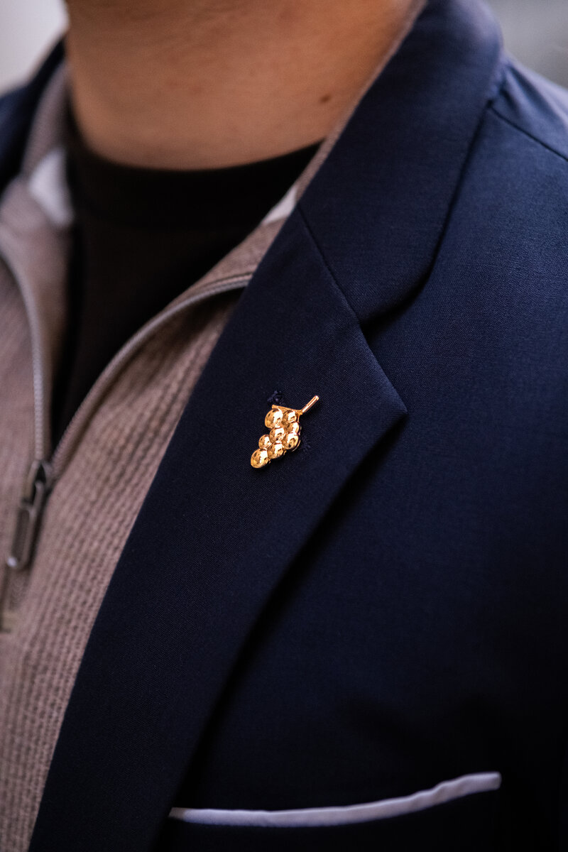 Pin's grappe de sommellerie Nin's & Co